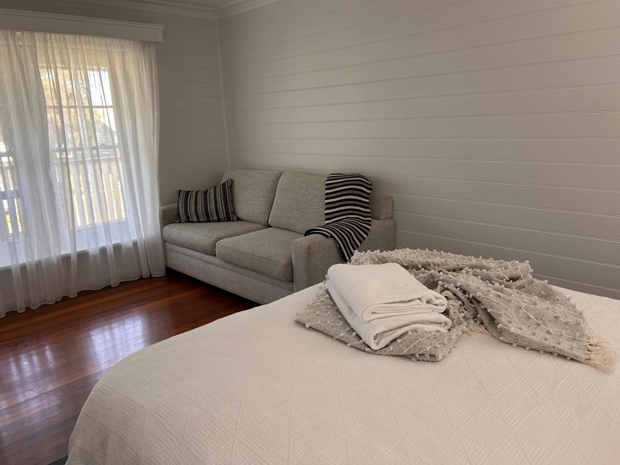 Sails - Elegant, Spacious Beach Villa Port Fairy Esterno foto